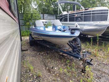  Salvage Bayliner Boat