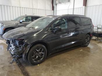  Salvage Chrysler Pacifica