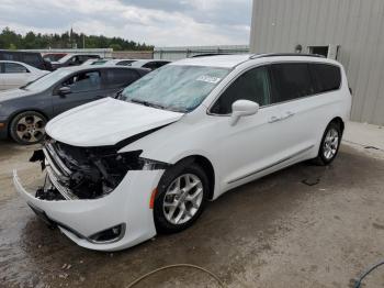  Salvage Chrysler Pacifica