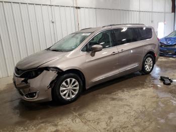  Salvage Chrysler Pacifica