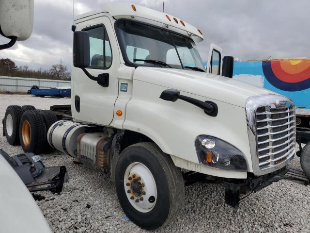  Salvage Freightliner Cascadia 1