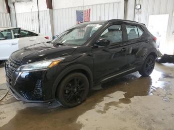  Salvage Nissan Kicks