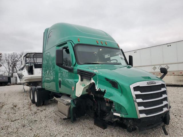  Salvage Freightliner Cascadia 1