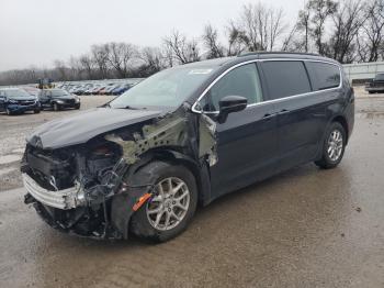  Salvage Chrysler Pacifica