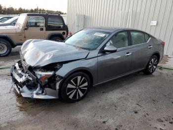  Salvage Nissan Altima