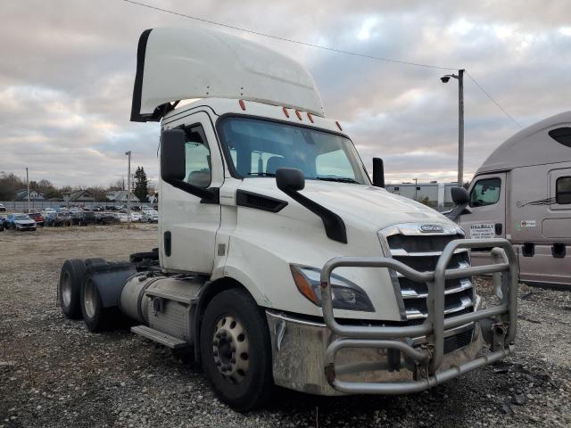  Salvage Freightliner Cascadia 1