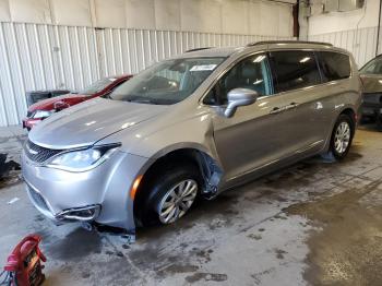  Salvage Chrysler Pacifica