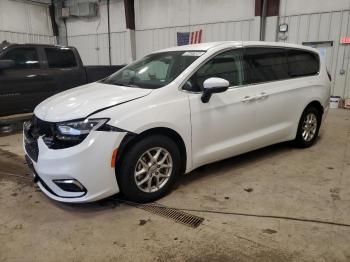  Salvage Chrysler Pacifica