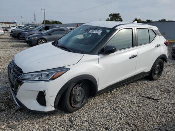  Salvage Nissan Kicks