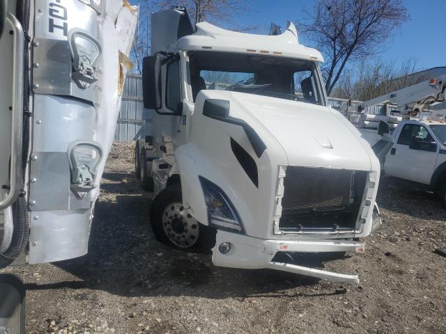  Salvage Volvo Vnr