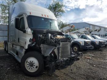  Salvage Freightliner Cascadia 1