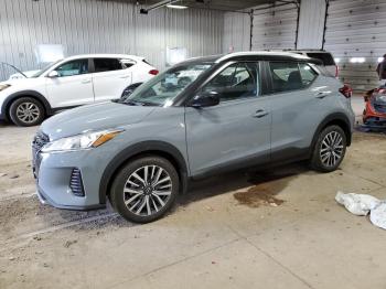  Salvage Nissan Kicks
