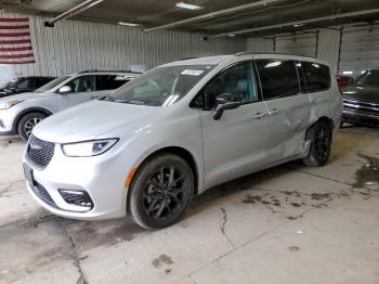  Salvage Chrysler Pacifica