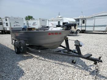  Salvage Crestliner Boat