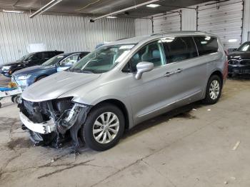  Salvage Chrysler Pacifica