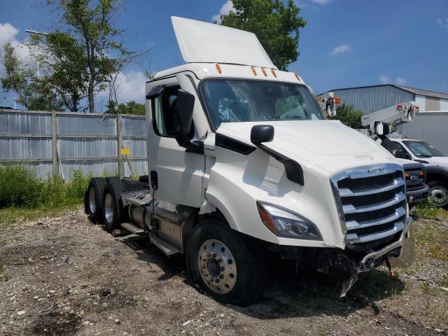  Salvage Freightliner Cascadia 1
