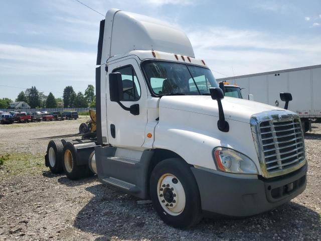  Salvage Freightliner Cascadia 1