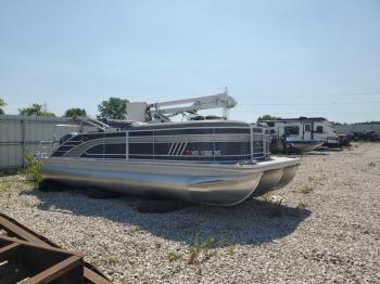  Salvage Bennington Marine Pontoon