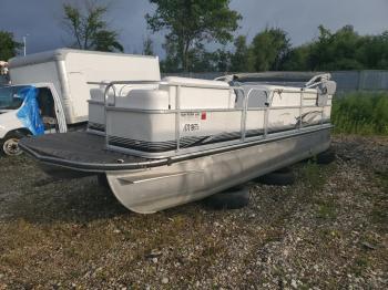  Salvage Land Rover Pontoon