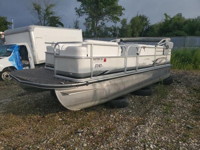  Salvage Land Rover Pontoon