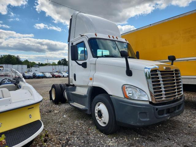  Salvage Freightliner Cascadia 1
