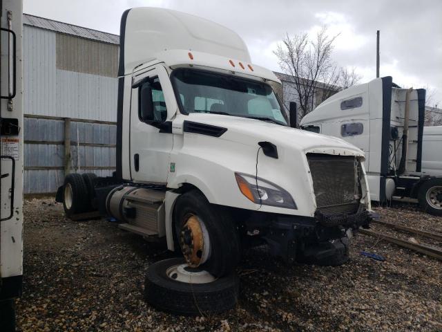  Salvage Freightliner Cascadia 1