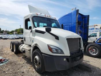  Salvage Freightliner Cascadia 1
