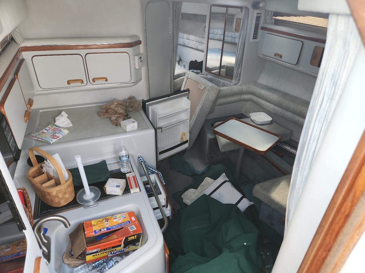 Sea Ray Sundancer Image 3