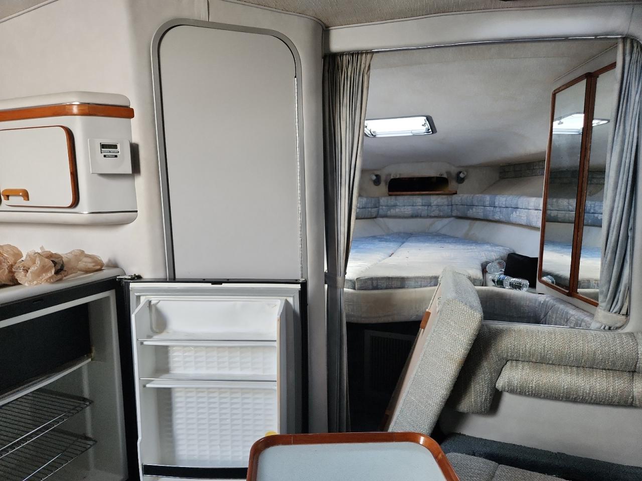 Sea Ray Sundancer Image 10