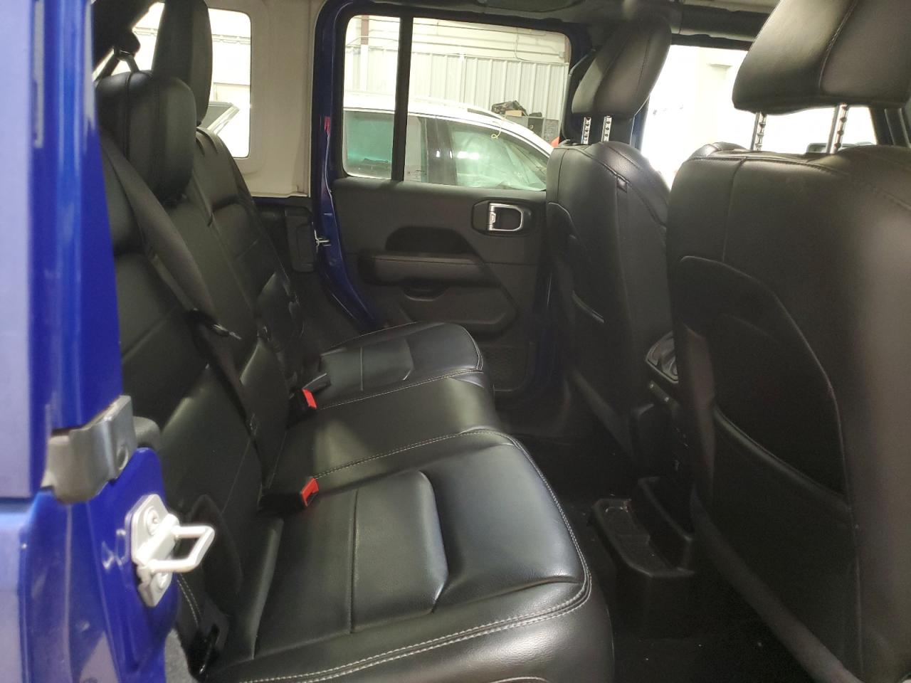 Jeep Wrangler Sahara Image 4