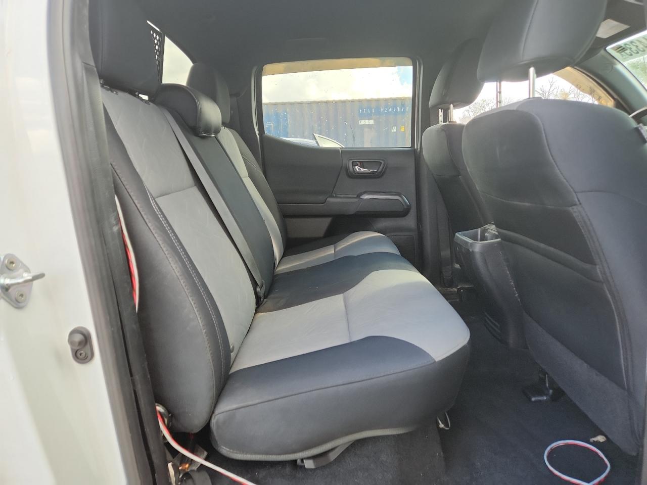 Toyota Tacoma Double Cab Image 12