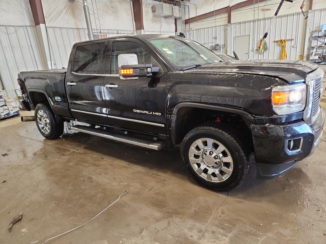GMC Sierra K2500 Denali Image 12