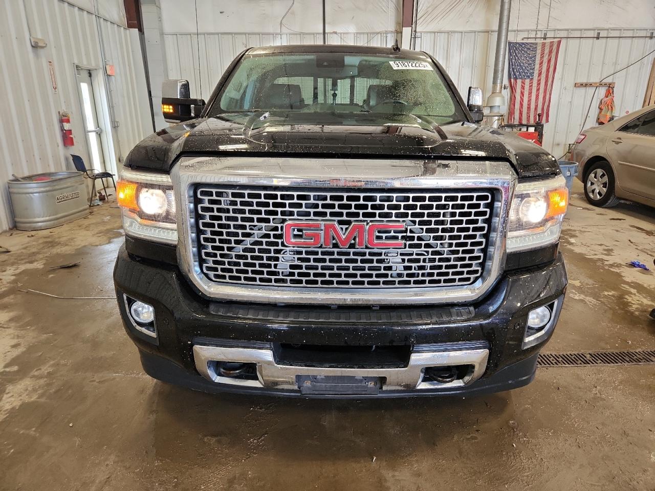 GMC Sierra K2500 Denali Image 10