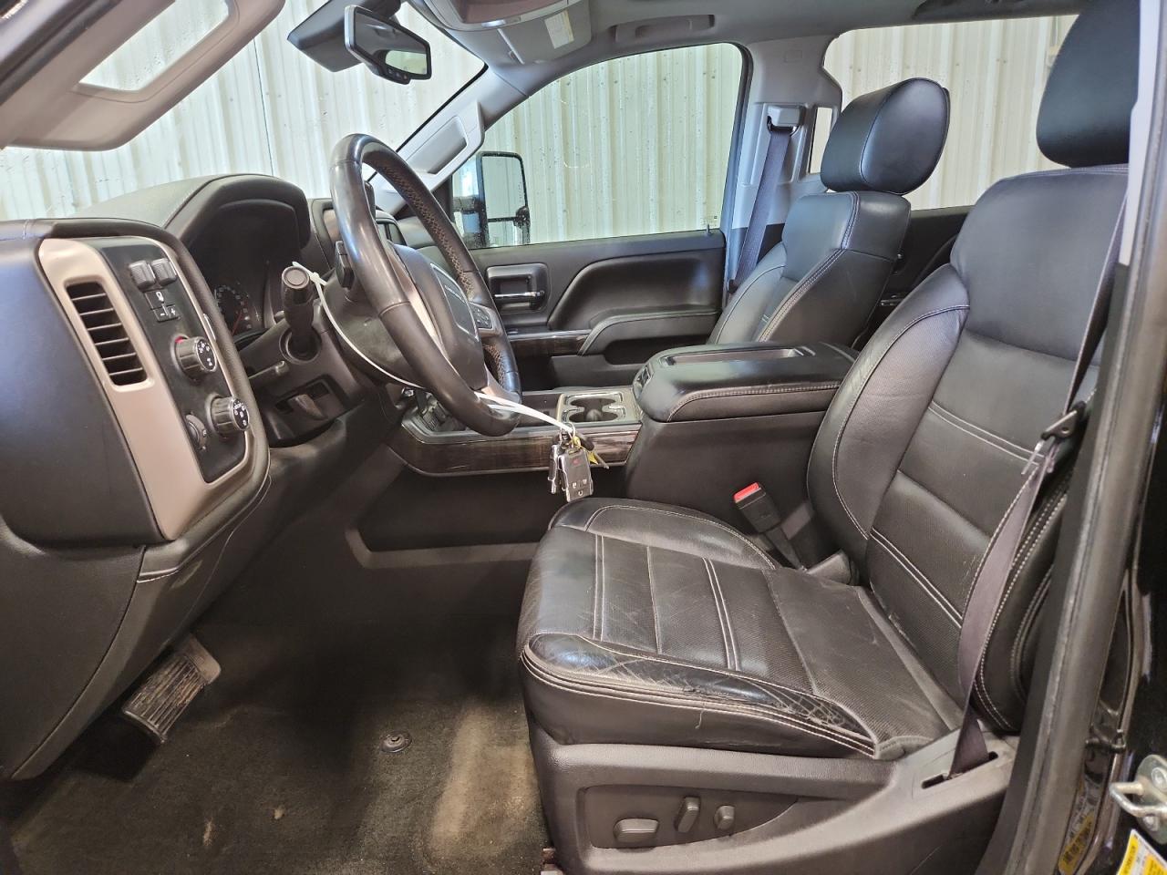 GMC Sierra K2500 Denali Image 9