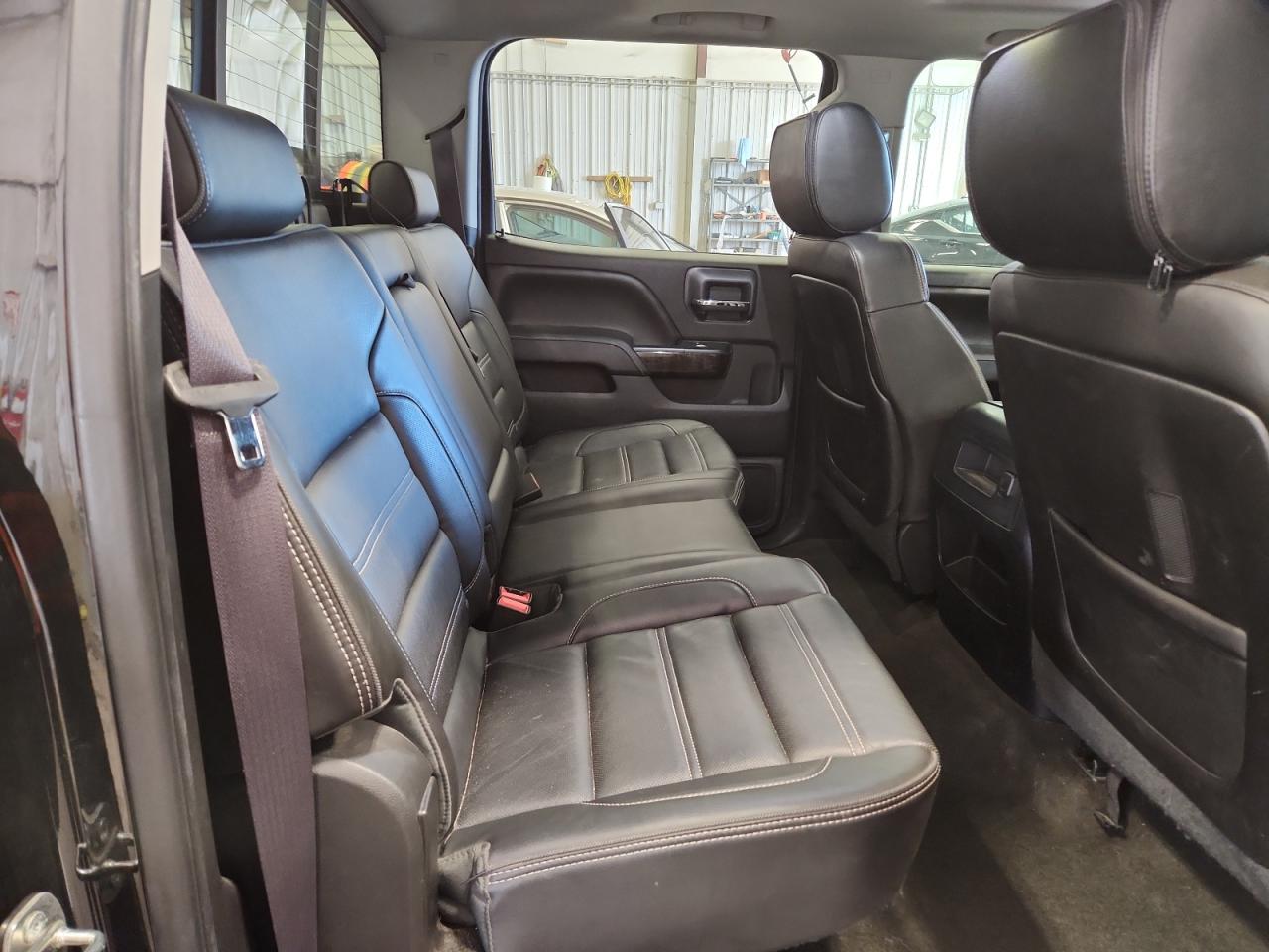 GMC Sierra K2500 Denali Image 4