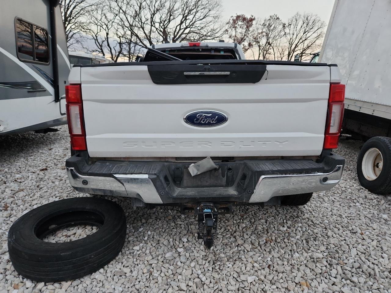 Ford F-350 Super Duty Image 9