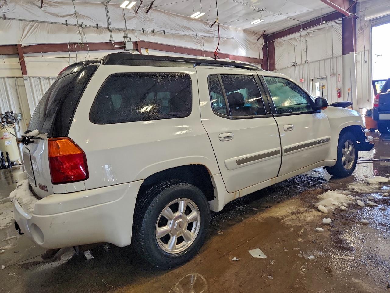 GMC Envoy Xl Image 2