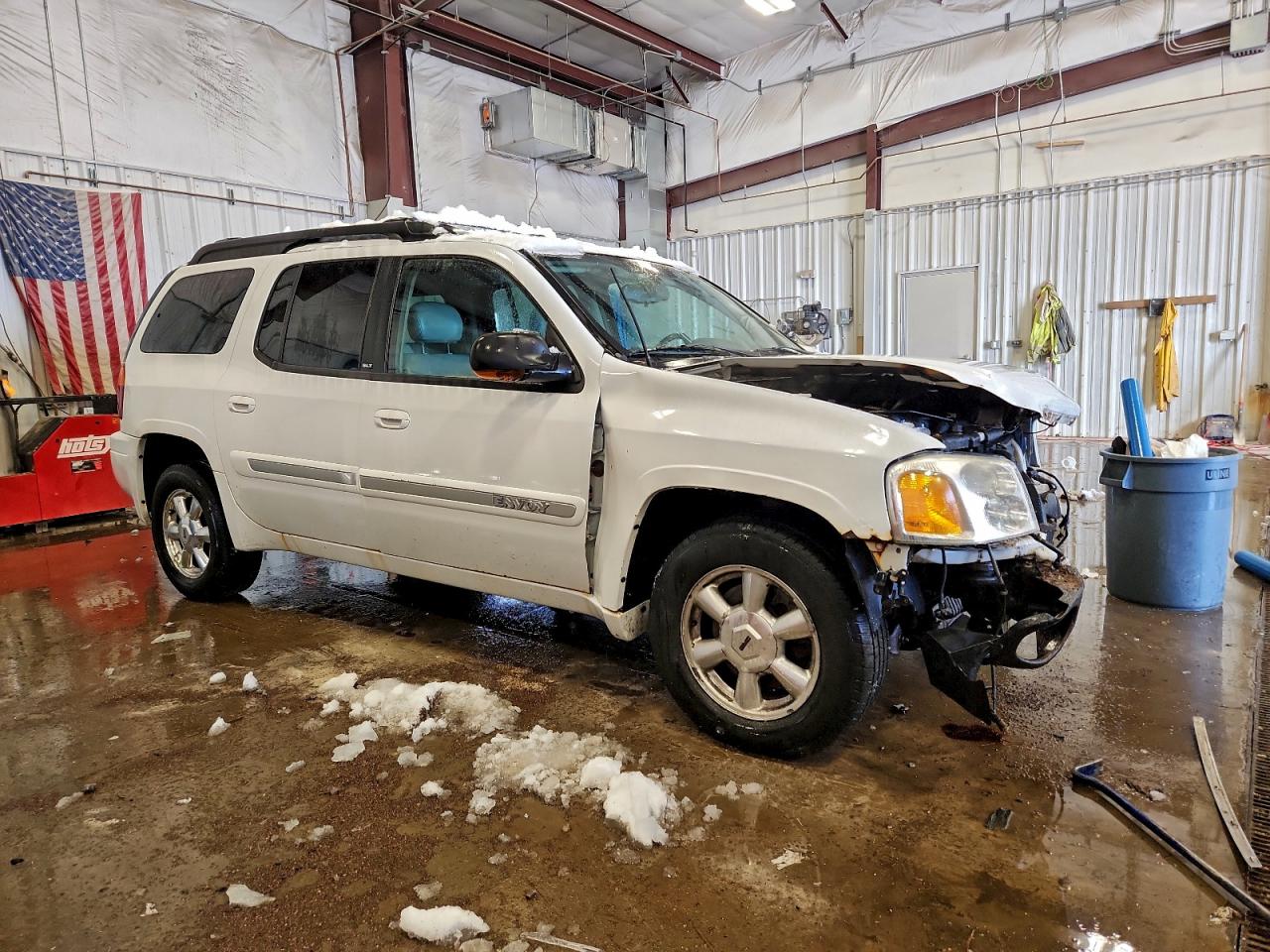 GMC Envoy Xl Image 3