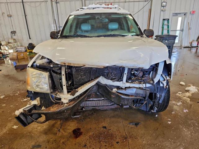 GMC Envoy Xl Image 12