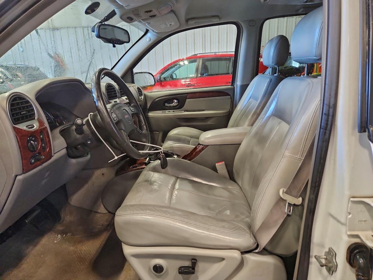 GMC Envoy Xl Image 4