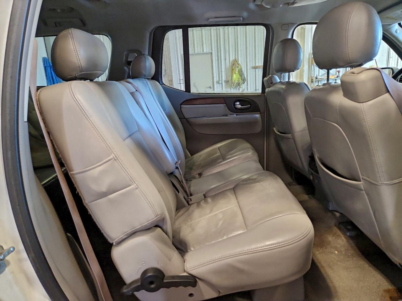 GMC Envoy Xl Image 7