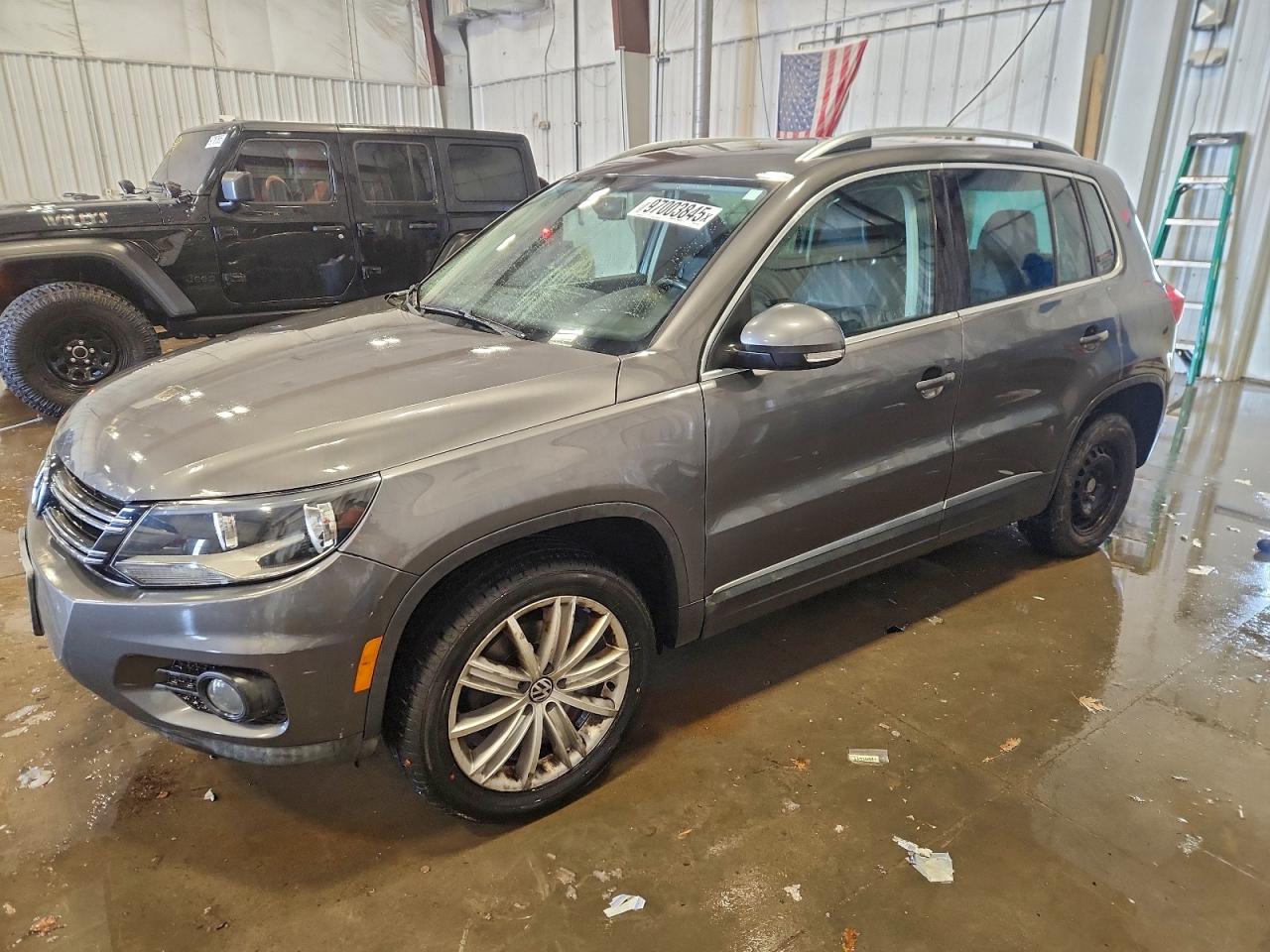 Volkswagen Tiguan S Image 1