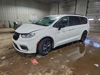  Salvage Chrysler Pacifica