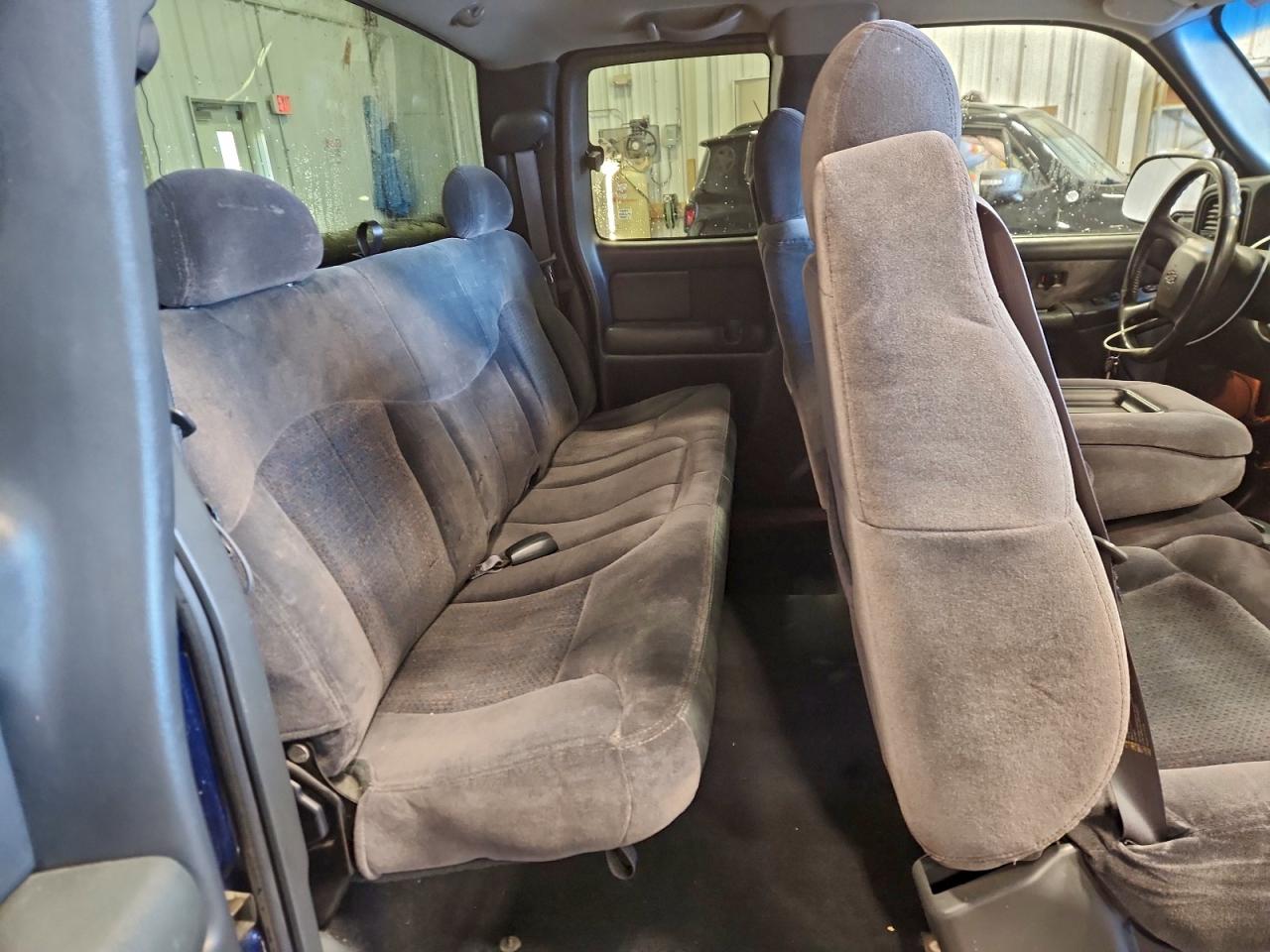 Chevrolet Silverado C1500 Image 3