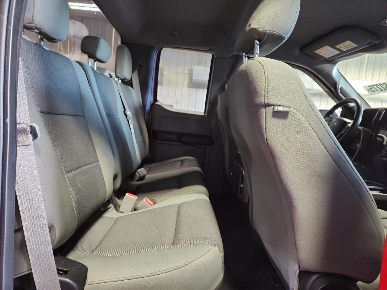 Ford F-150 Super Cab Image 6