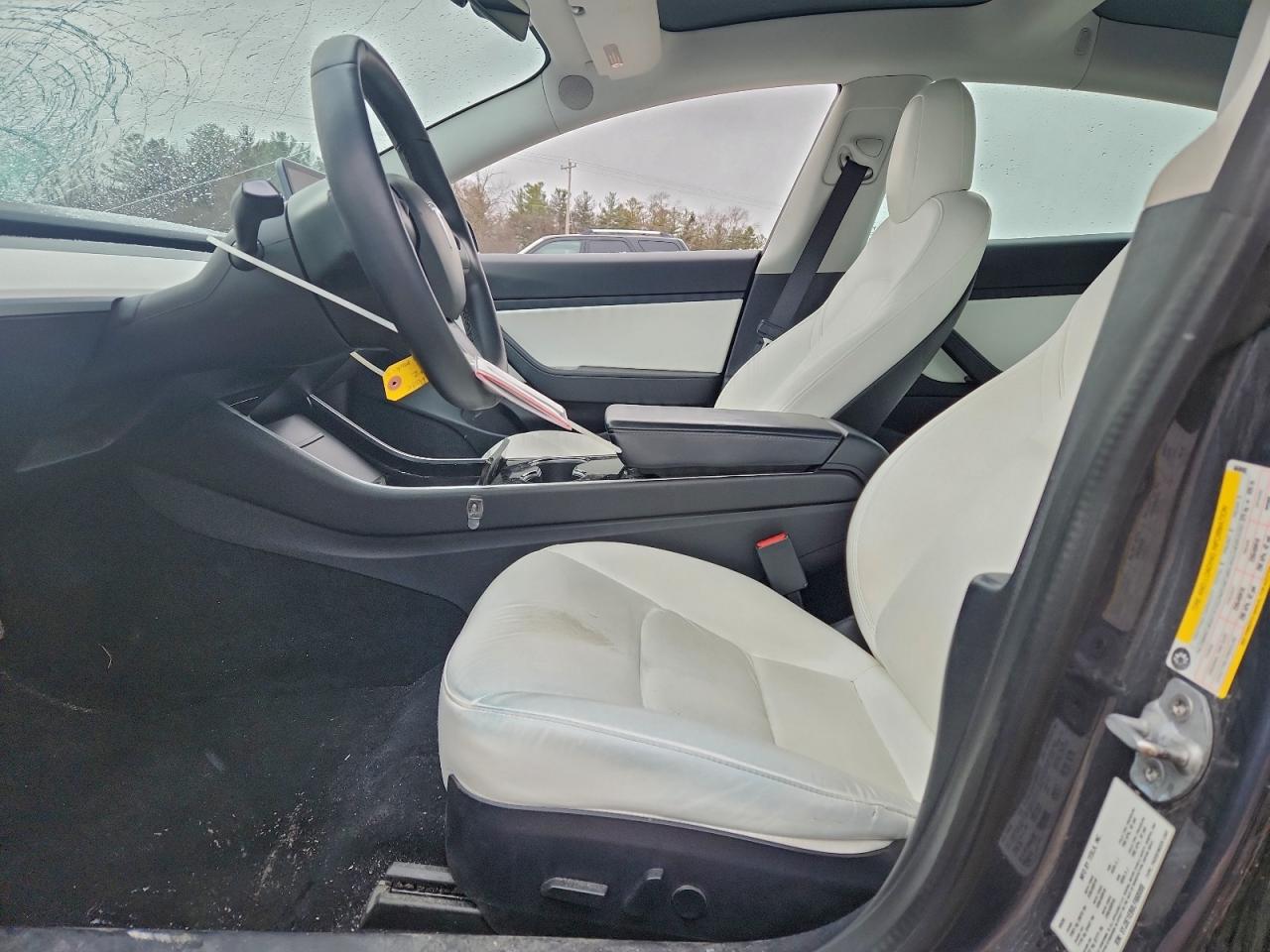 Tesla Model 3 Image 11