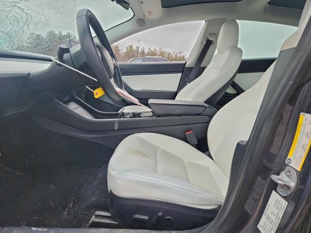 Tesla Model 3 Image 11