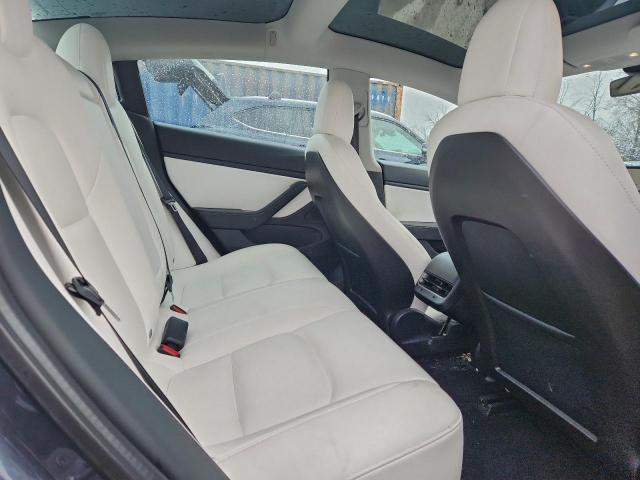 Tesla Model 3 Image 9