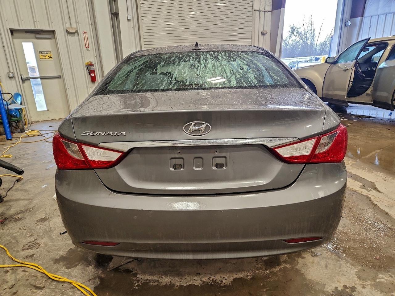 Hyundai SONATA Gls Image 12