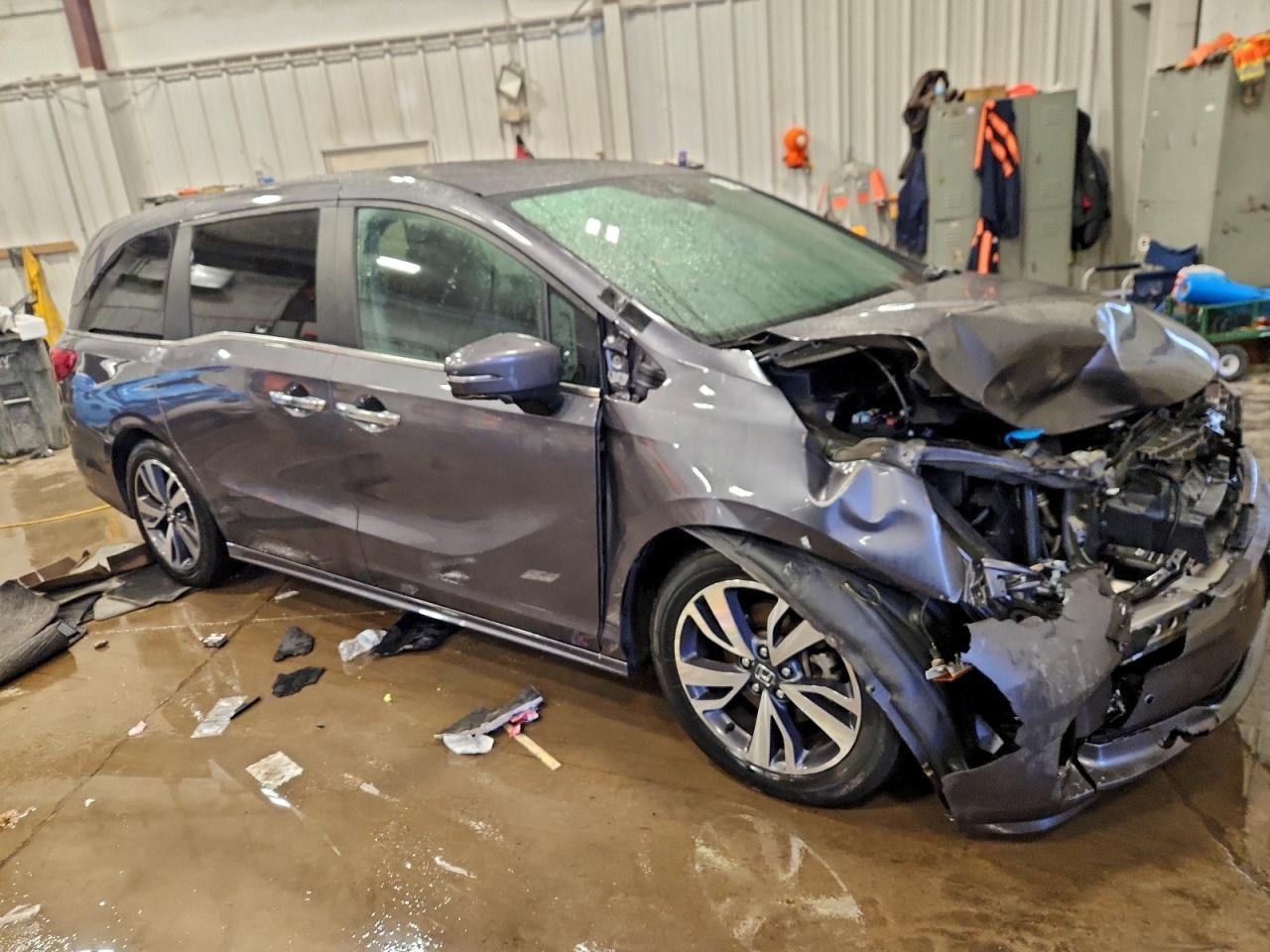 Honda Odyssey Touring Image 3